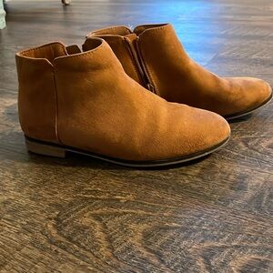 Girls chestnut zip up boots
